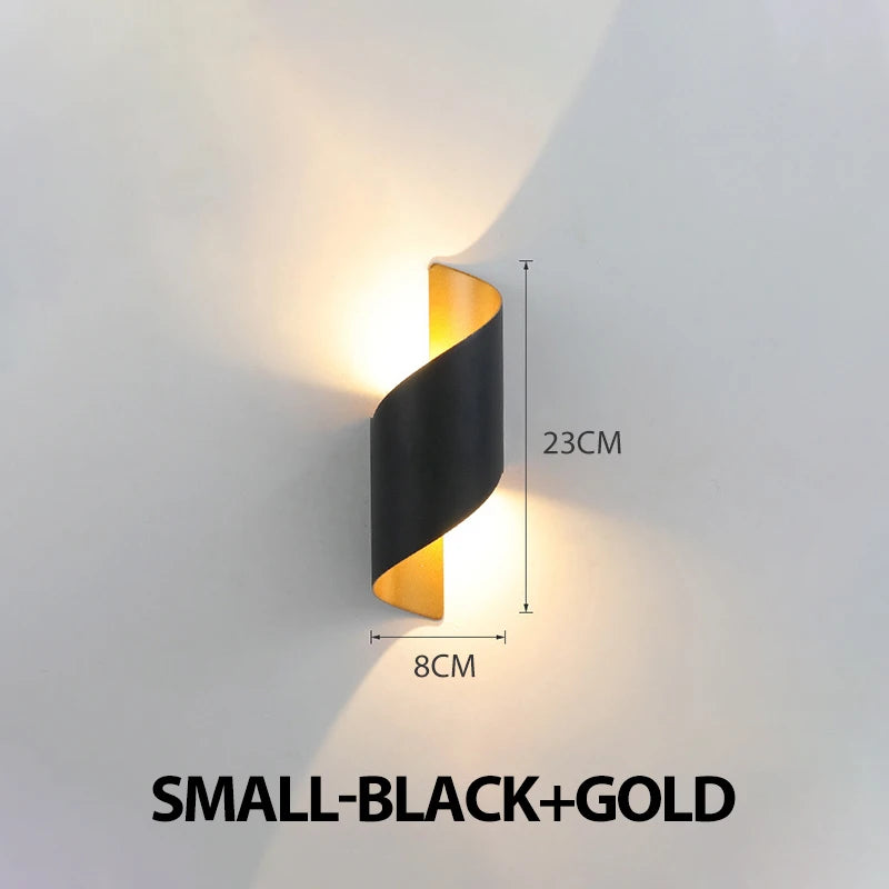Vägglampa med spiralformad design