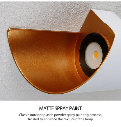 Vägglampa med spiralformad design