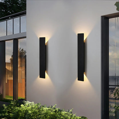 Modern vägglampa med tvåvägsljus