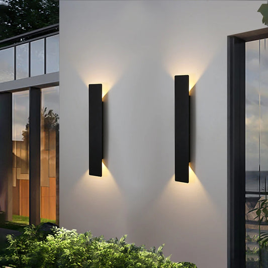 Modern vägglampa med tvåvägsljus