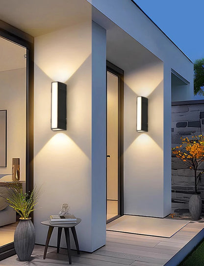 Modern avlång vägglampa i aluminium