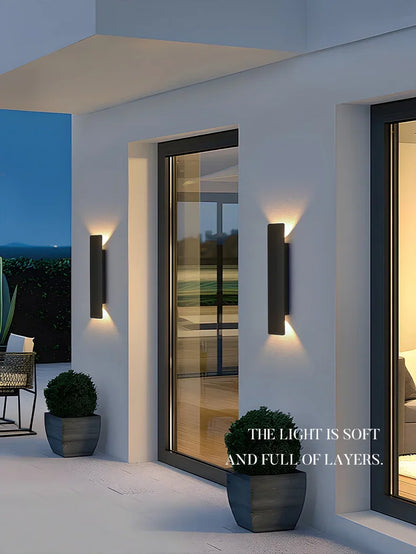 Elegant vägglampa i aluminium