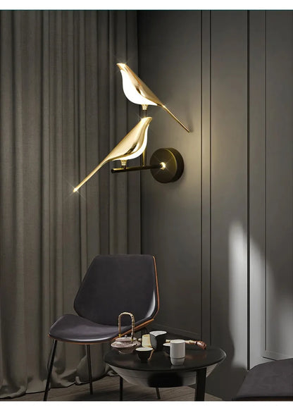 Vägglampa i fågelform, guld