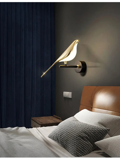 Vägglampa i fågelform, guld