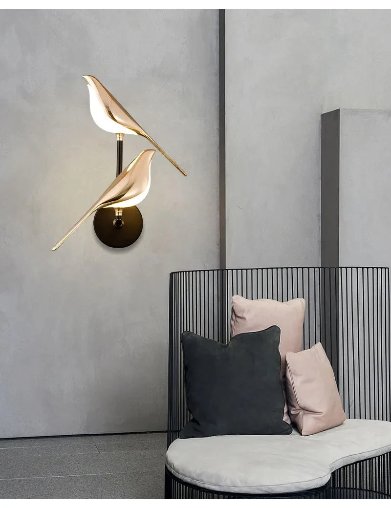 Vägglampa i fågelform, guld