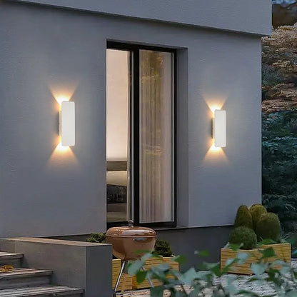 Elegant vägglampa i aluminium