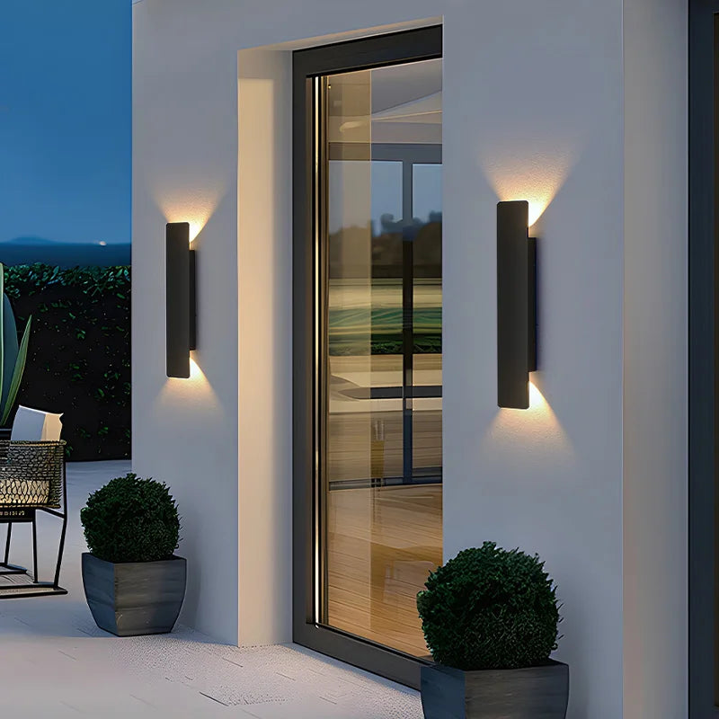 Elegant vägglampa i aluminium
