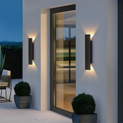 Elegant vägglampa i aluminium