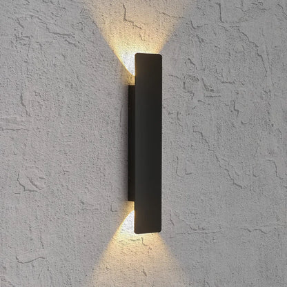 Elegant vägglampa i aluminium