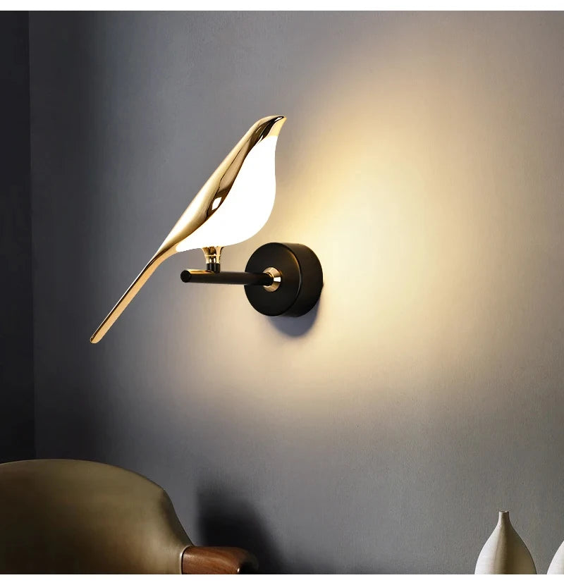 Vägglampa i fågelform, guld