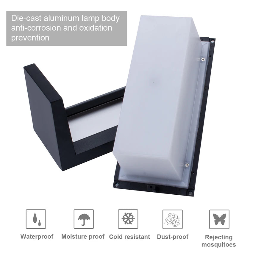 Vägglampa i aluminium med skärm