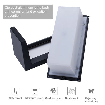 Vägglampa i aluminium med skärm