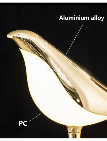 Vägglampa i fågelform, guld