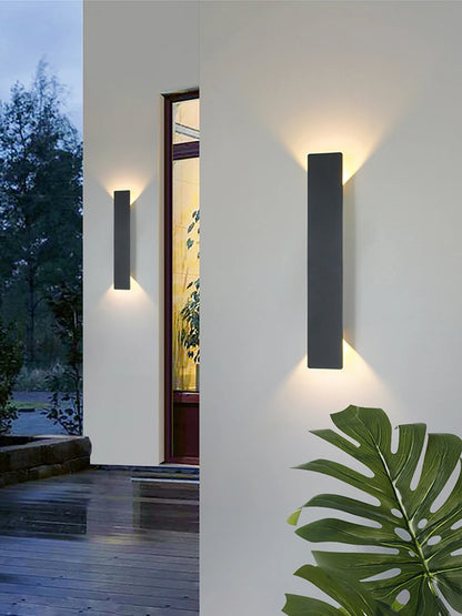 Modern vägglampa med tvåvägsljus