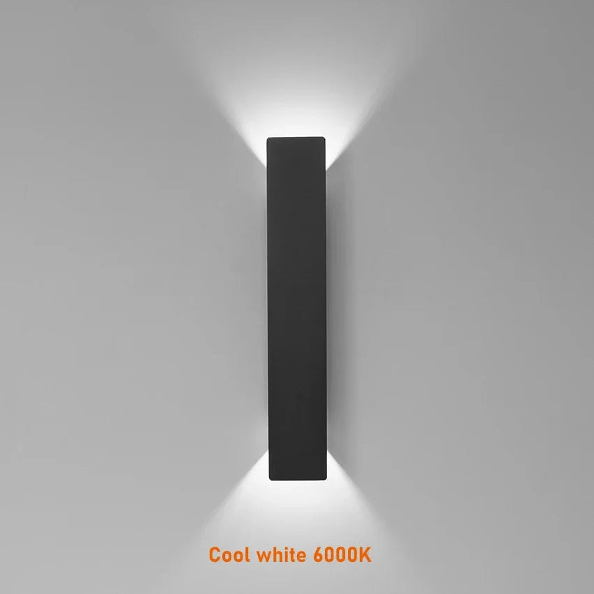Modern vägglampa med tvåvägsljus