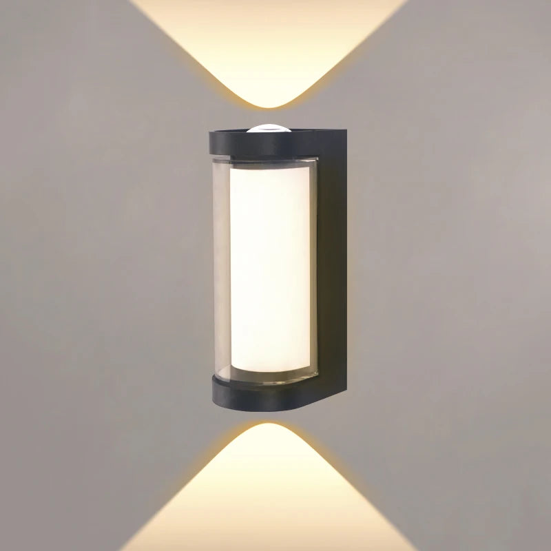 Vägglampa med ljus uppåt och nedåt