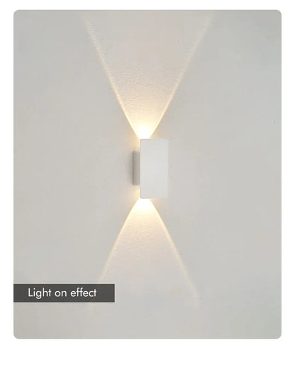 Elegant vägglampa i aluminium