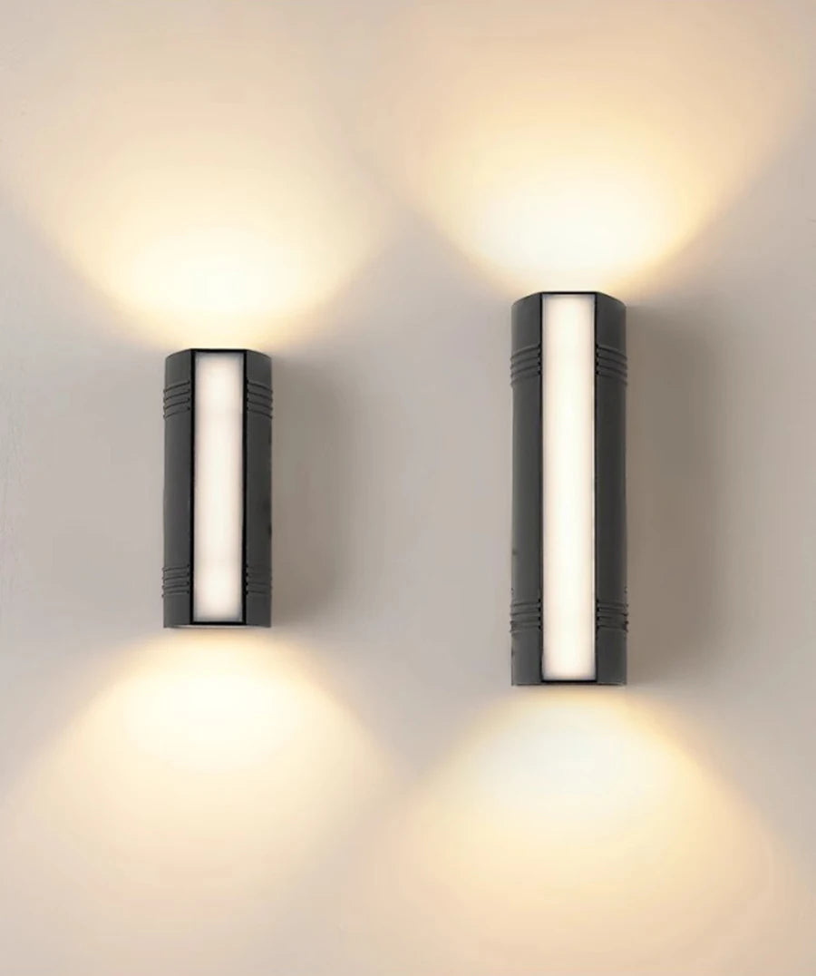 Modern avlång vägglampa i aluminium