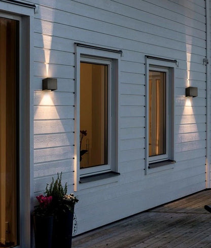 Kvadratisk vägglampa i tre färger