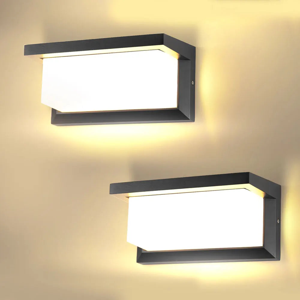 Modern kvadratisk vägglampa i svart