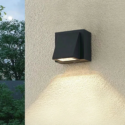 Vägglampa med ljus uppåt och nedåt