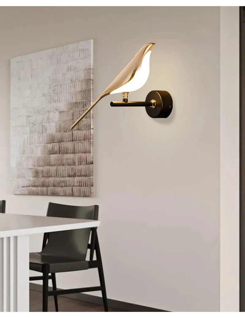 Vägglampa i fågelform, guld
