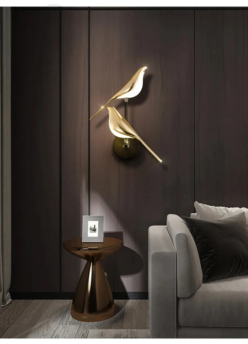 Vägglampa i fågelform, guld